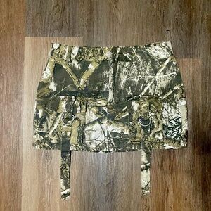 Size 3 camouflage skirt
never worn